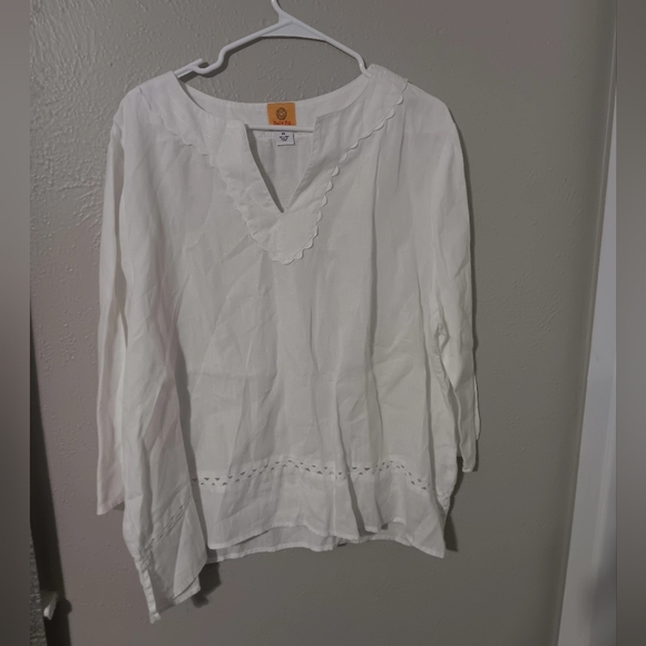 100% Linen, Ruby Rd. White Scalloped V-Neck Blouse - Picture 1 of 7